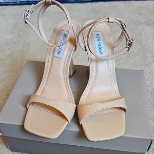 Steve Madden Tan Heels with Square Toe Size 6.5 EUC